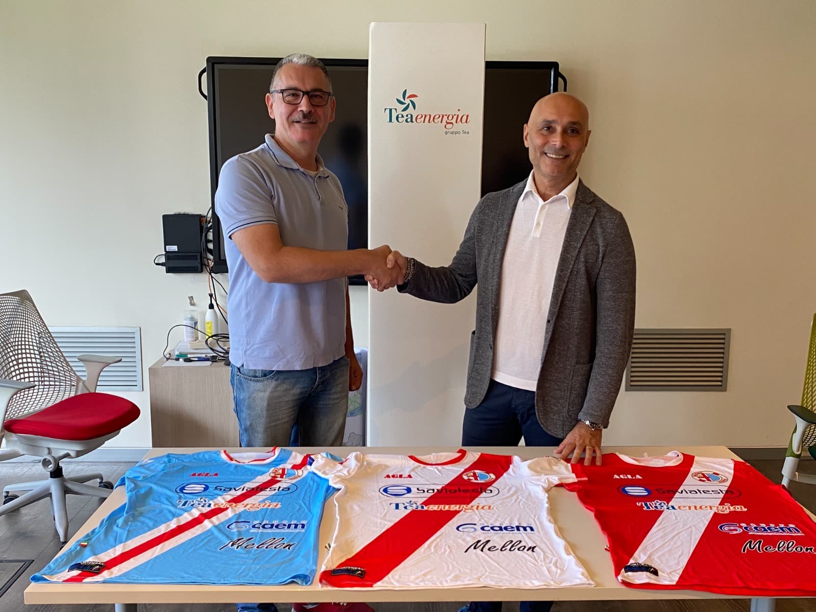 Presentate nella sede del gruppo Tea le nuove maglie per la stagione 2023/2024